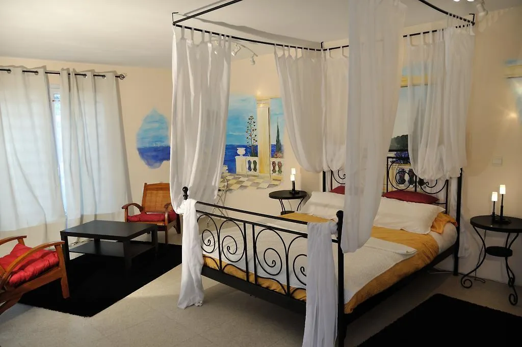 Appart'Hotel Villa Elaia Puyméras 3*,