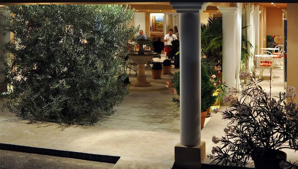 Appart'Hotel Villa Elaia Puyméras Hotel
