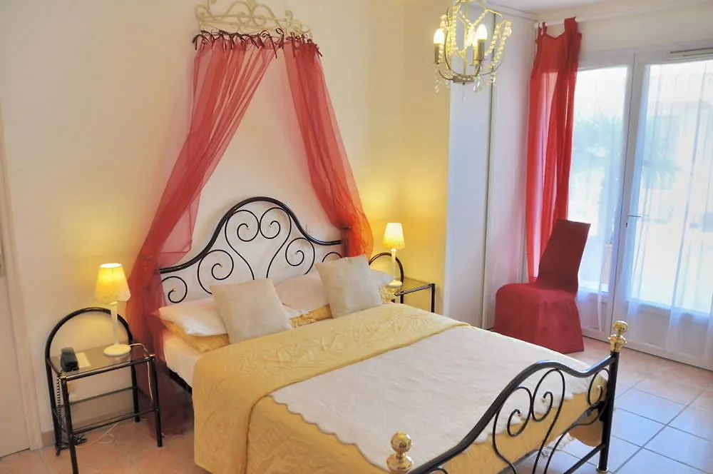 Appart'Hotel Villa Elaia Puyméras 3*,  Francia