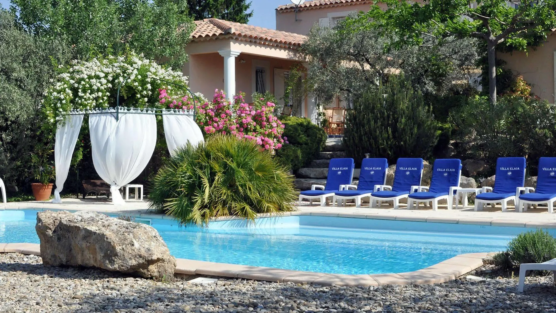 Appart'Hotel Villa Elaia Puyméras 3*,